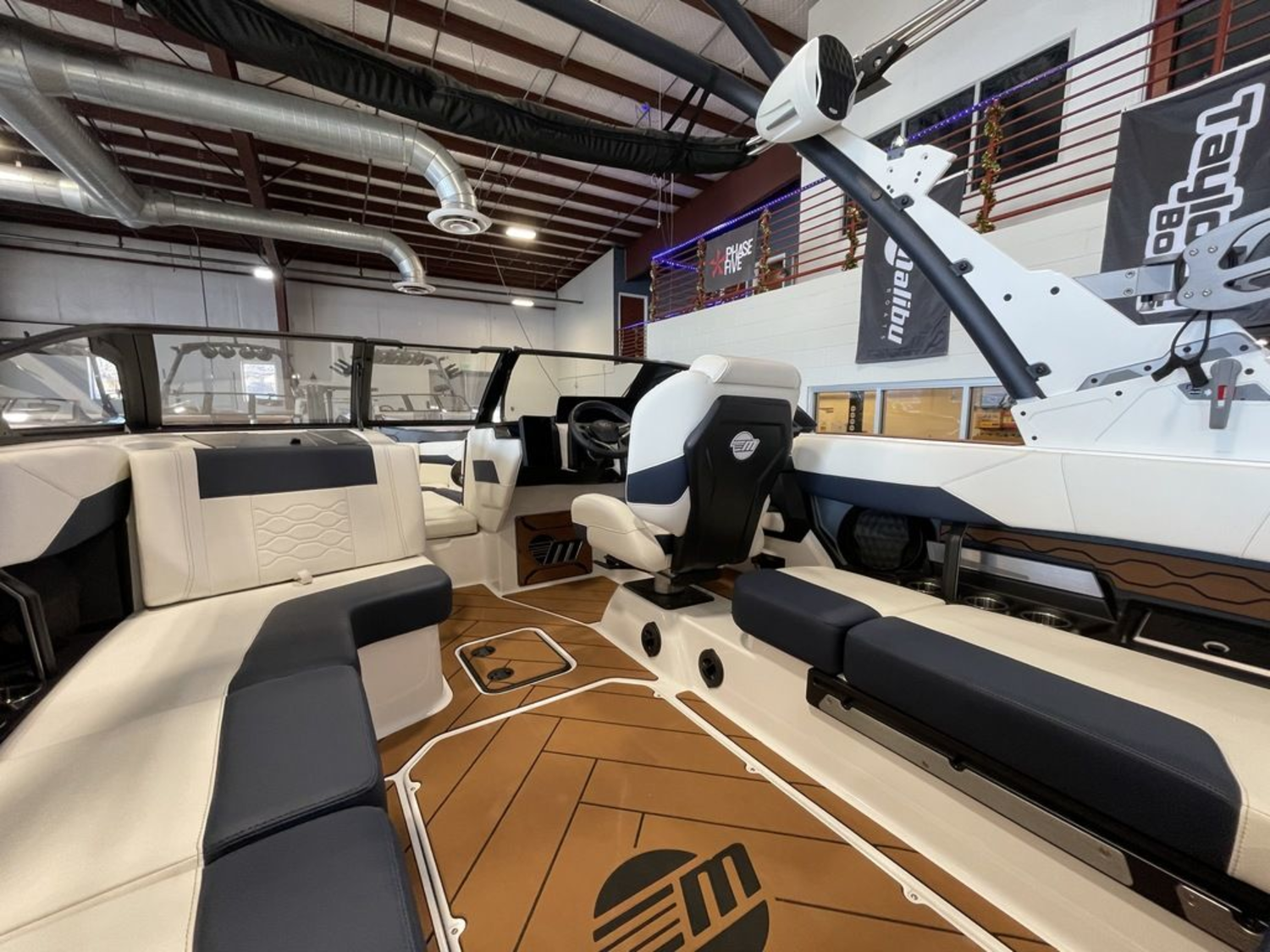 2025 Malibu Boats 23 LSV