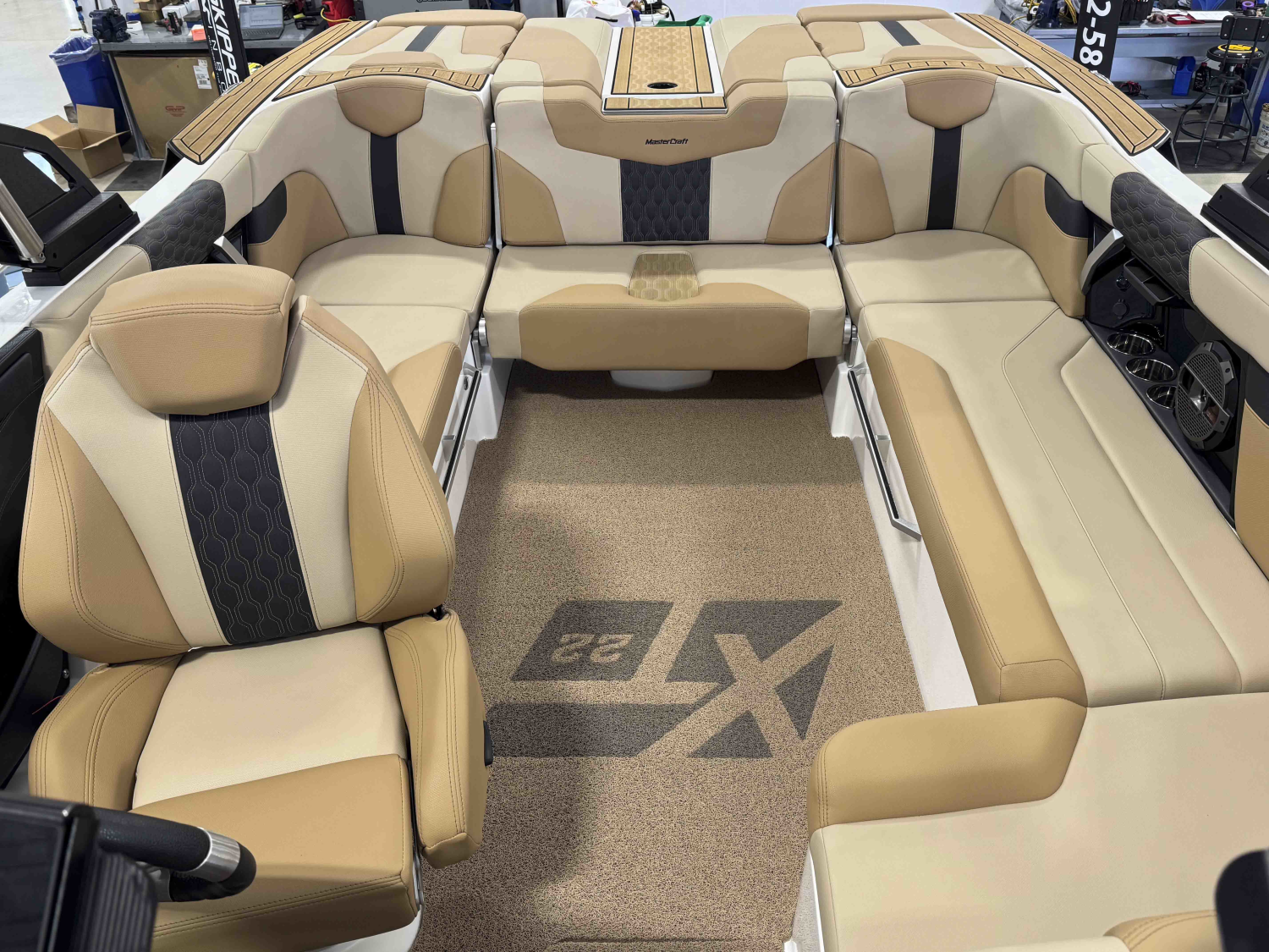 2022 MasterCraft XT22
