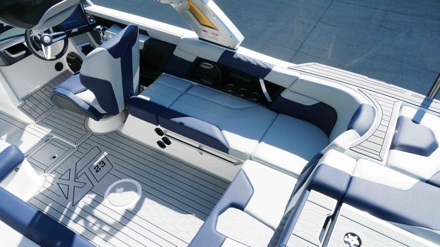 2026-mastercraft-xt23-123303-image10