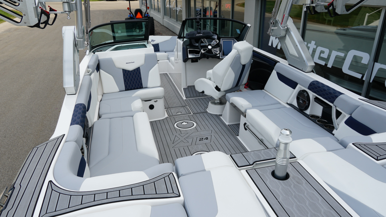 2022 MasterCraft XT24