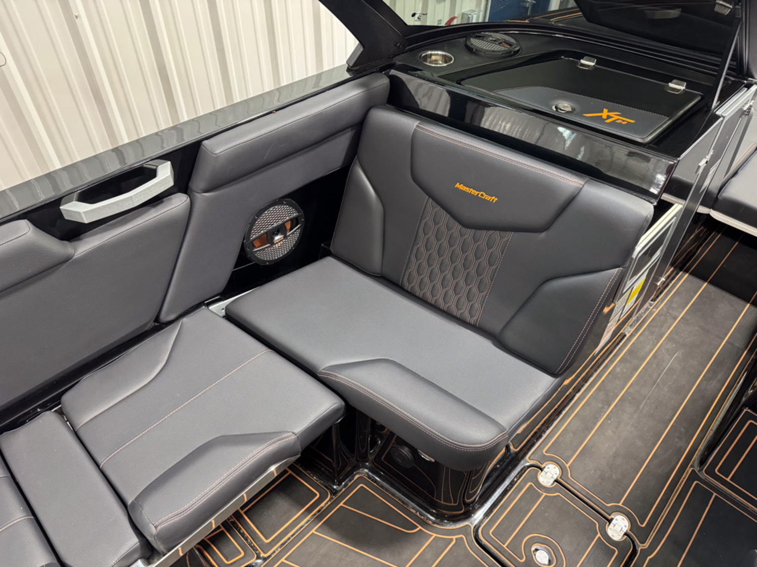 2023 MasterCraft XT24