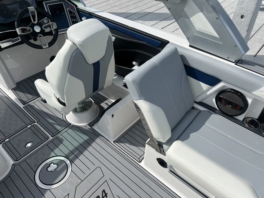 2024-mastercraft-xt24-123310-image11
