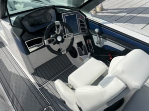 2024-mastercraft-xt24-123310-image4