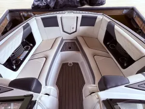 2020-nautique-g21-123336-image3.webp
