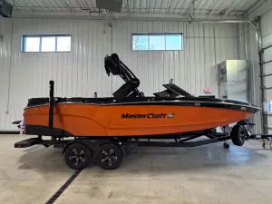 2023-mastercraft-xt24-141959-image1
