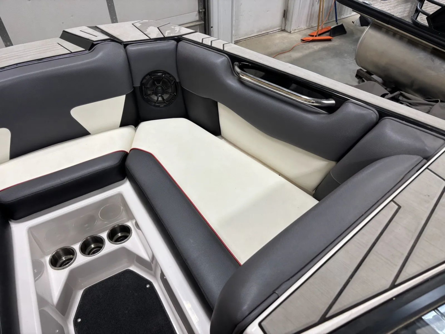 2019 MOOMBA HELIX