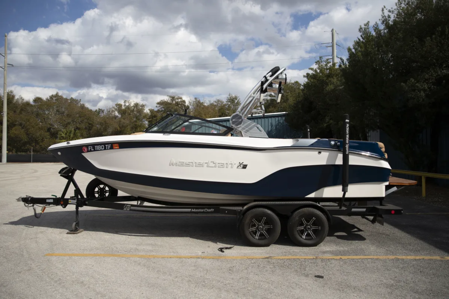 2022 MasterCraft XT22 | 122 Hours | SurfStar | Dry Stored | Loaded!