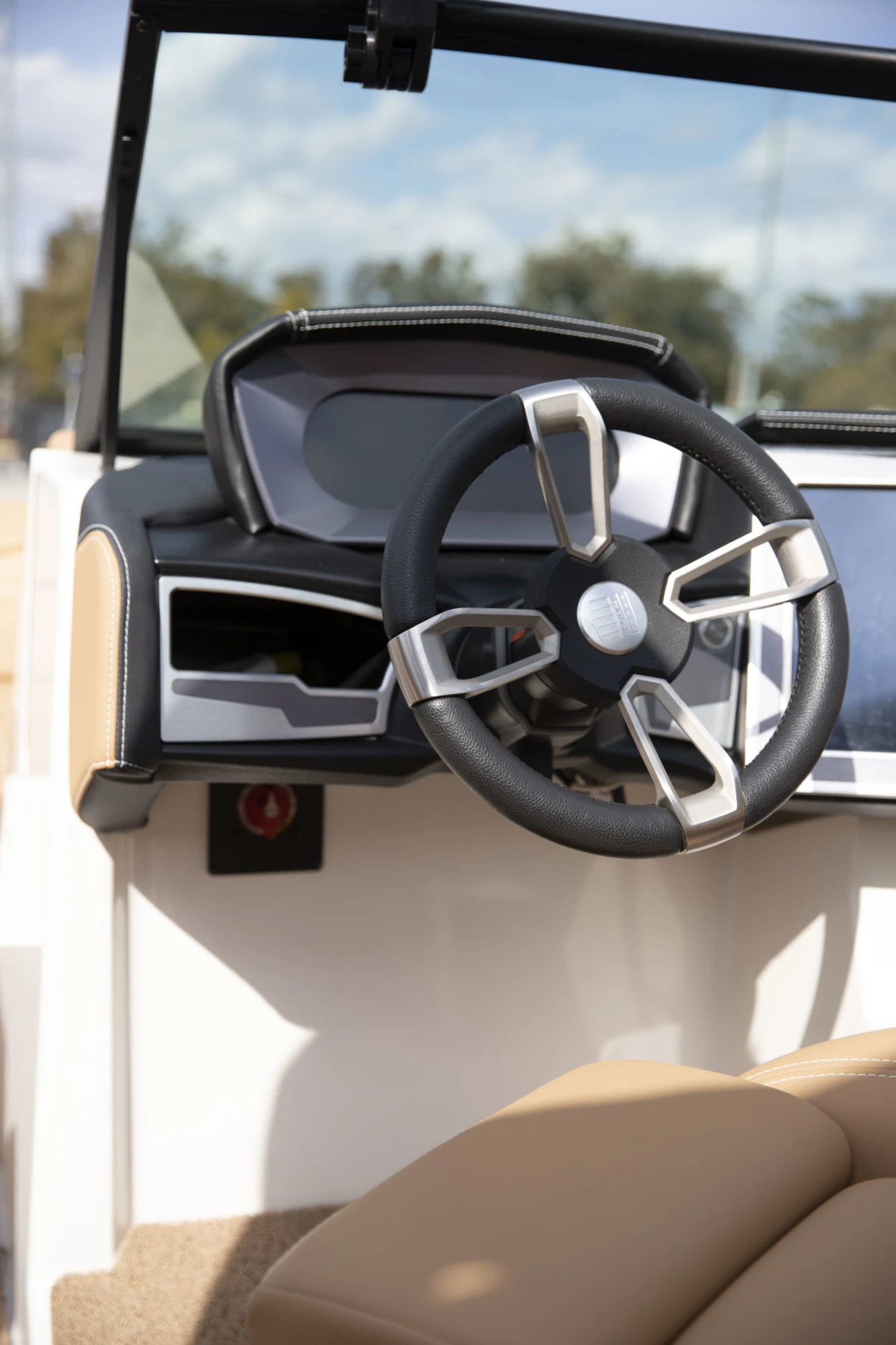 2022 MasterCraft XT22 | 122 Hours | SurfStar | Dry Stored | Loaded!