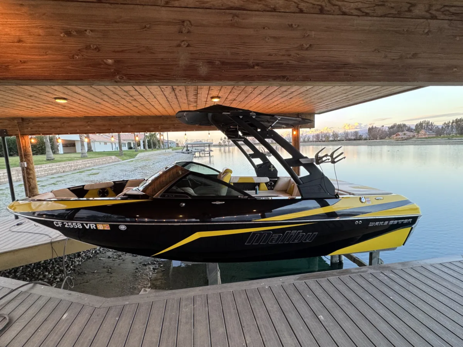 2019 Malibu Boats Wakesetter VLX