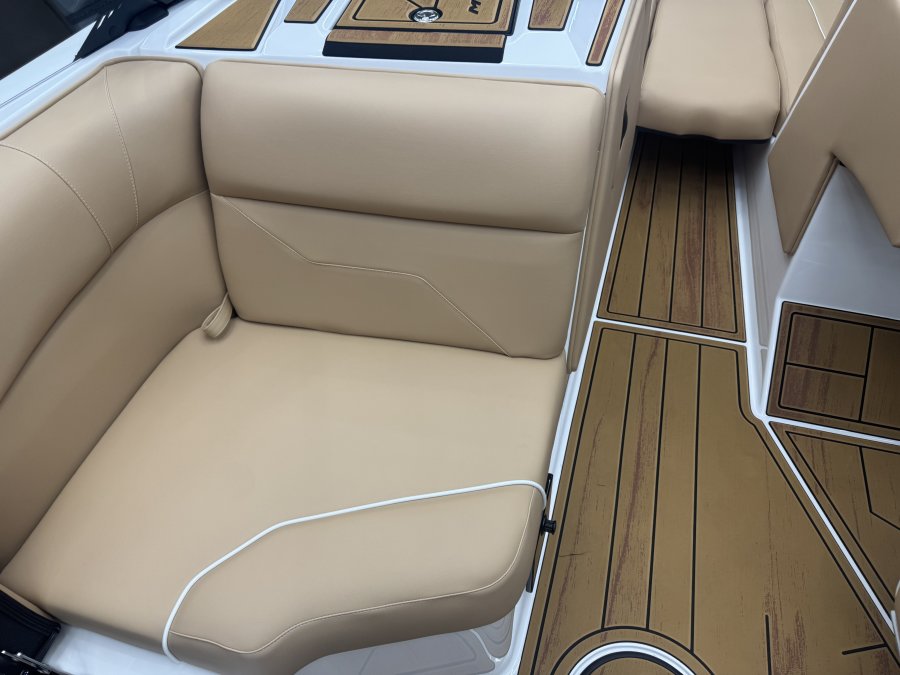2026-moomba-max-123783-image8