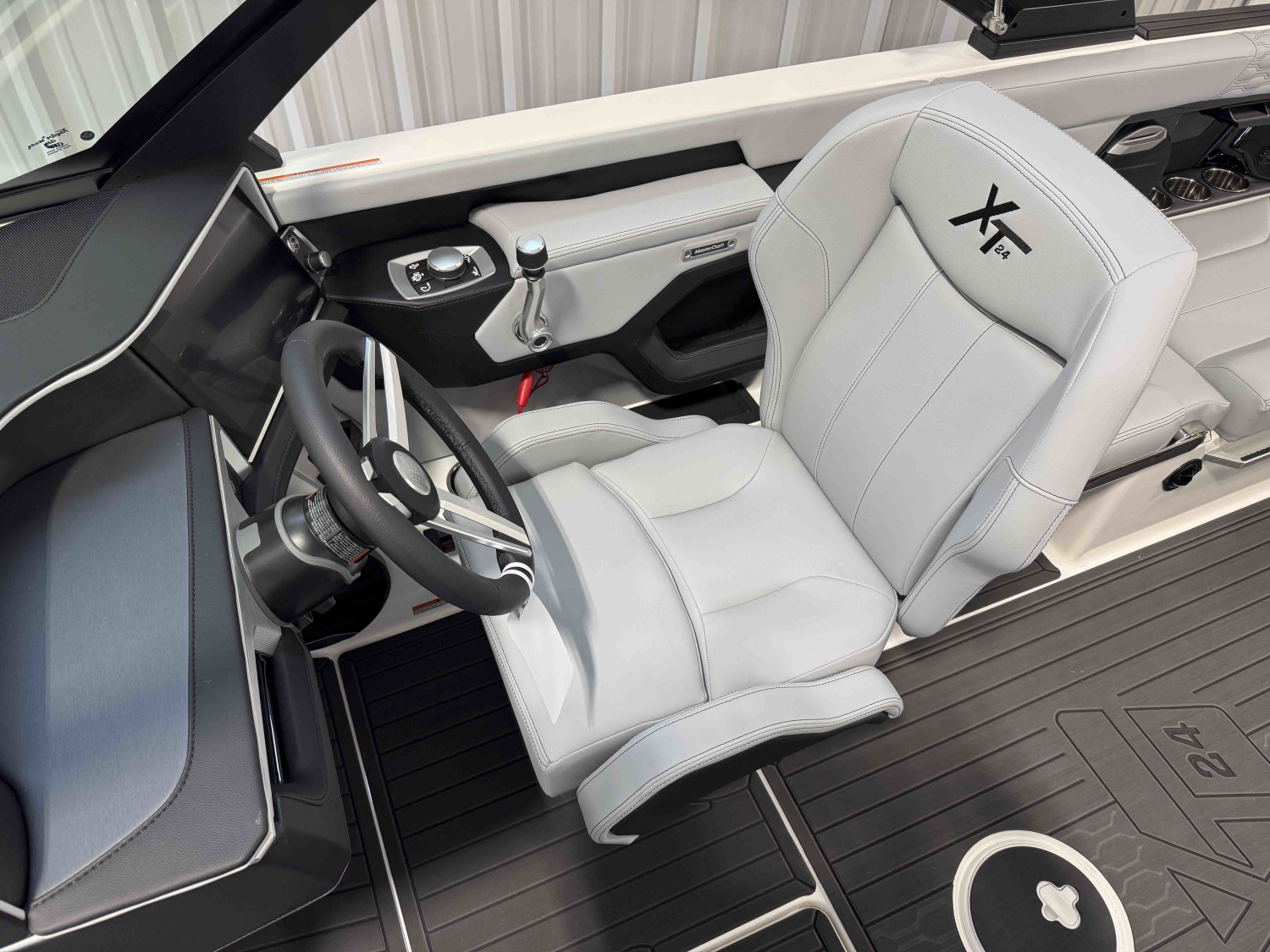 2026 MasterCraft XT24