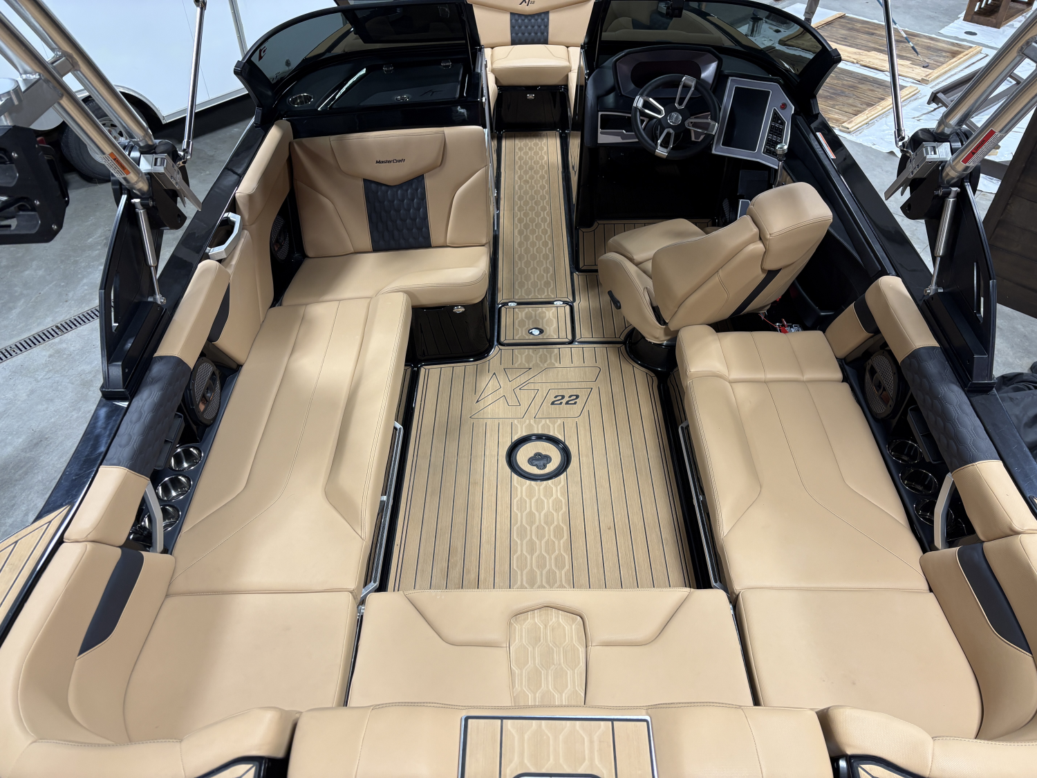 2023 MasterCraft XT22