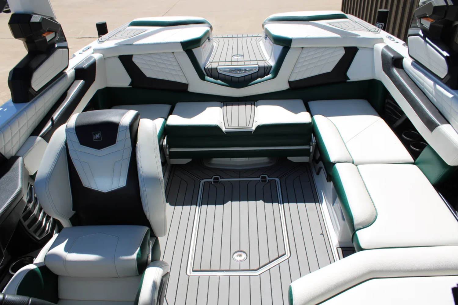 2022 Nautique G21