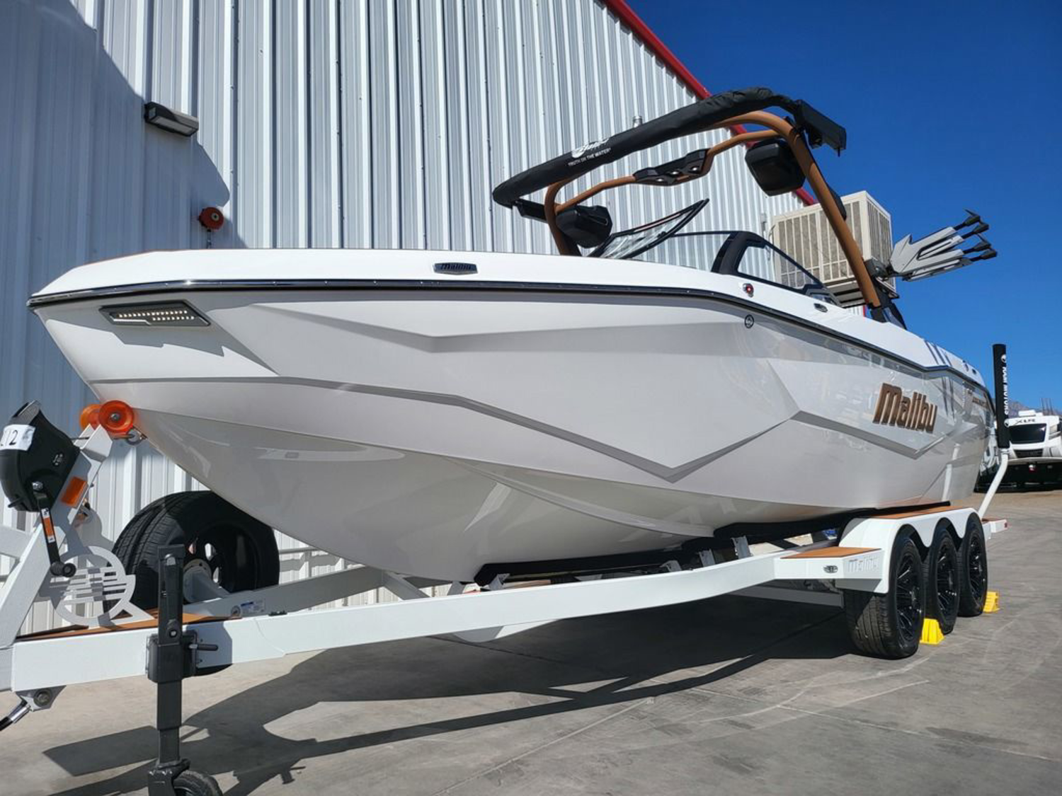 2026 Malibu Boats 25 LSV