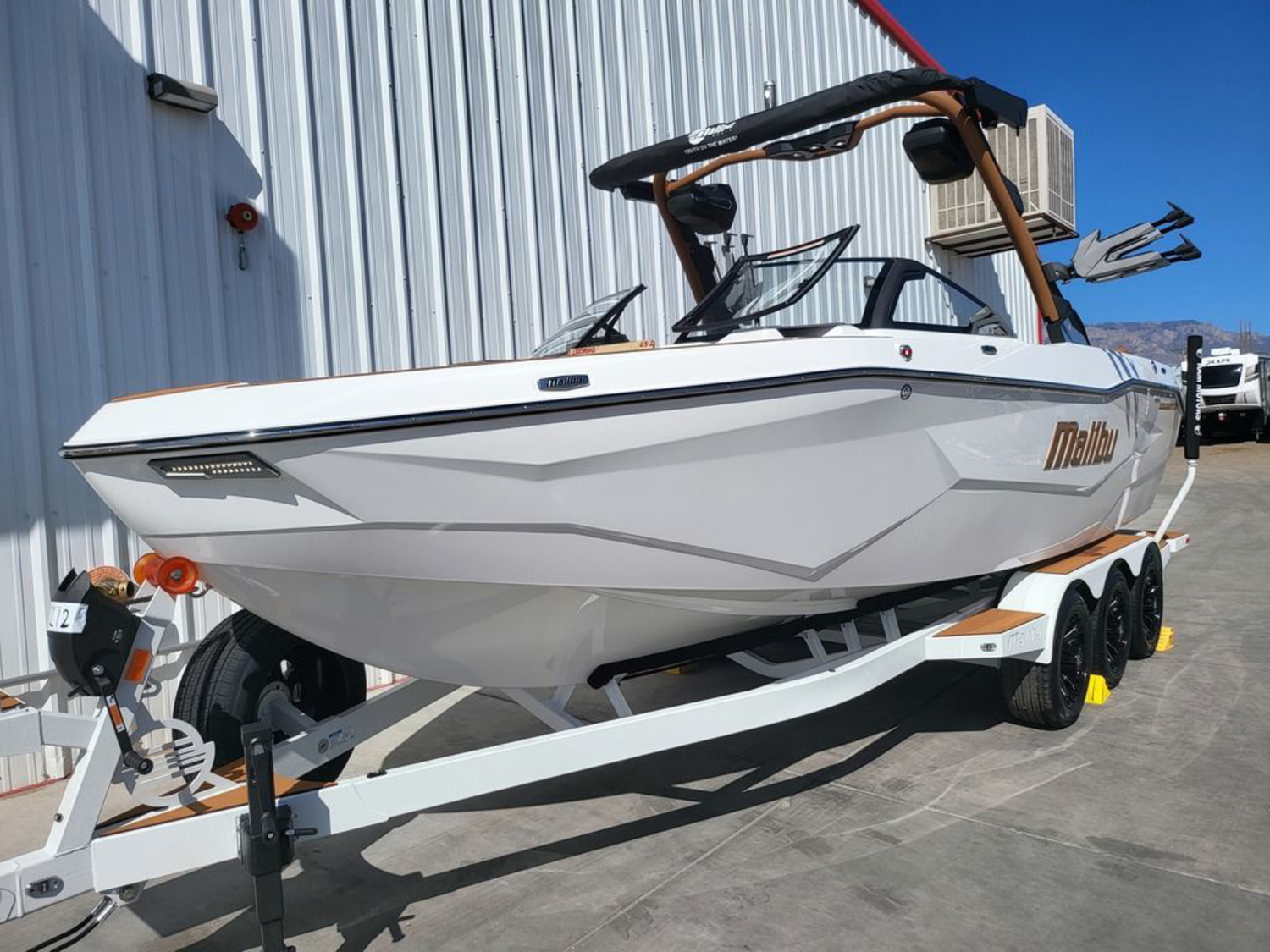 2026 Malibu Boats 25 LSV