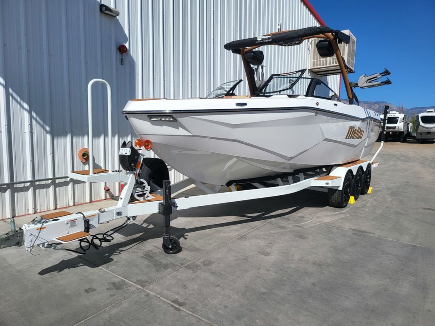 2026 Malibu Boats 25 LSV *LT4*