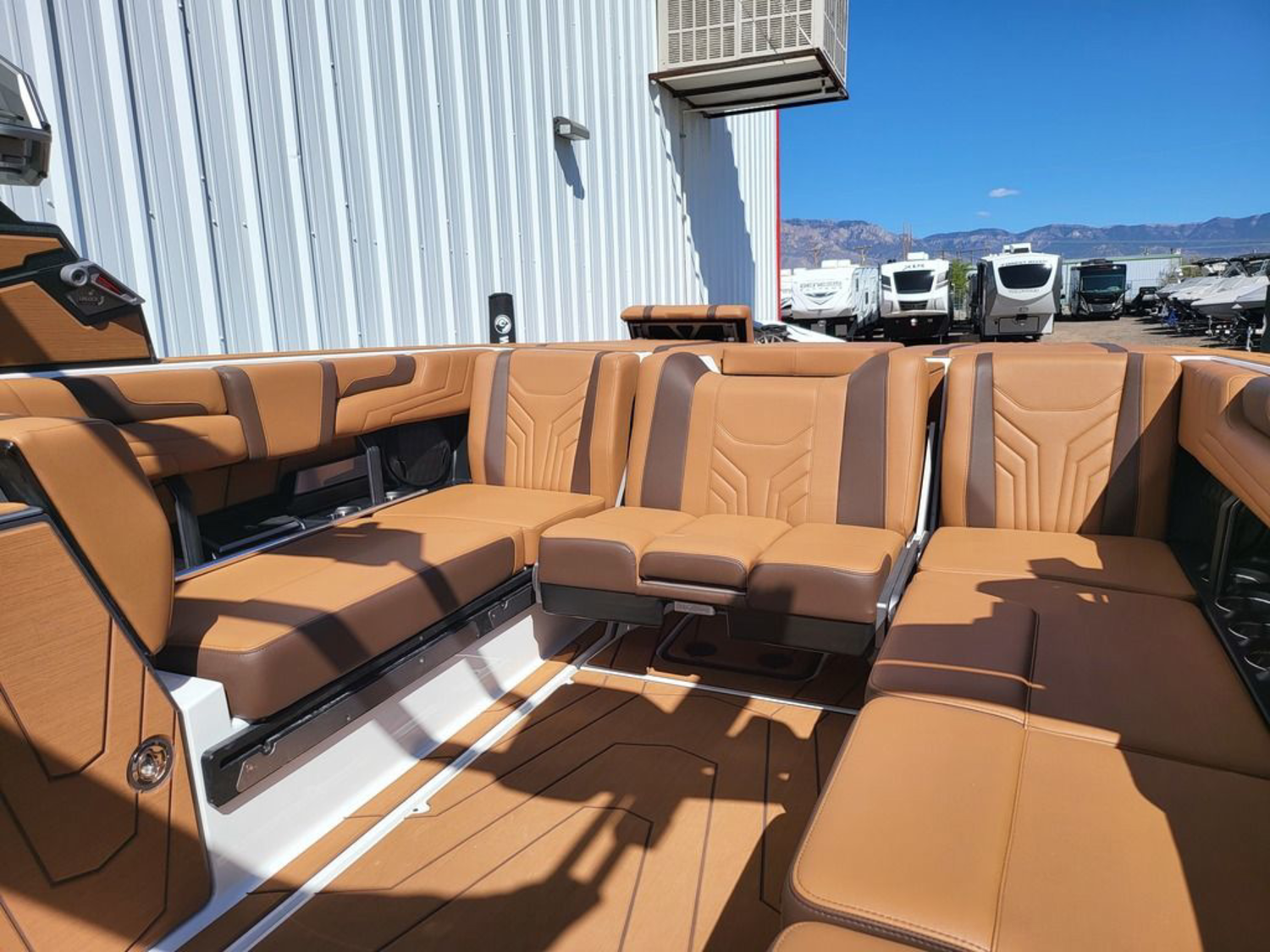 2026 Malibu Boats 25 LSV *LT4*