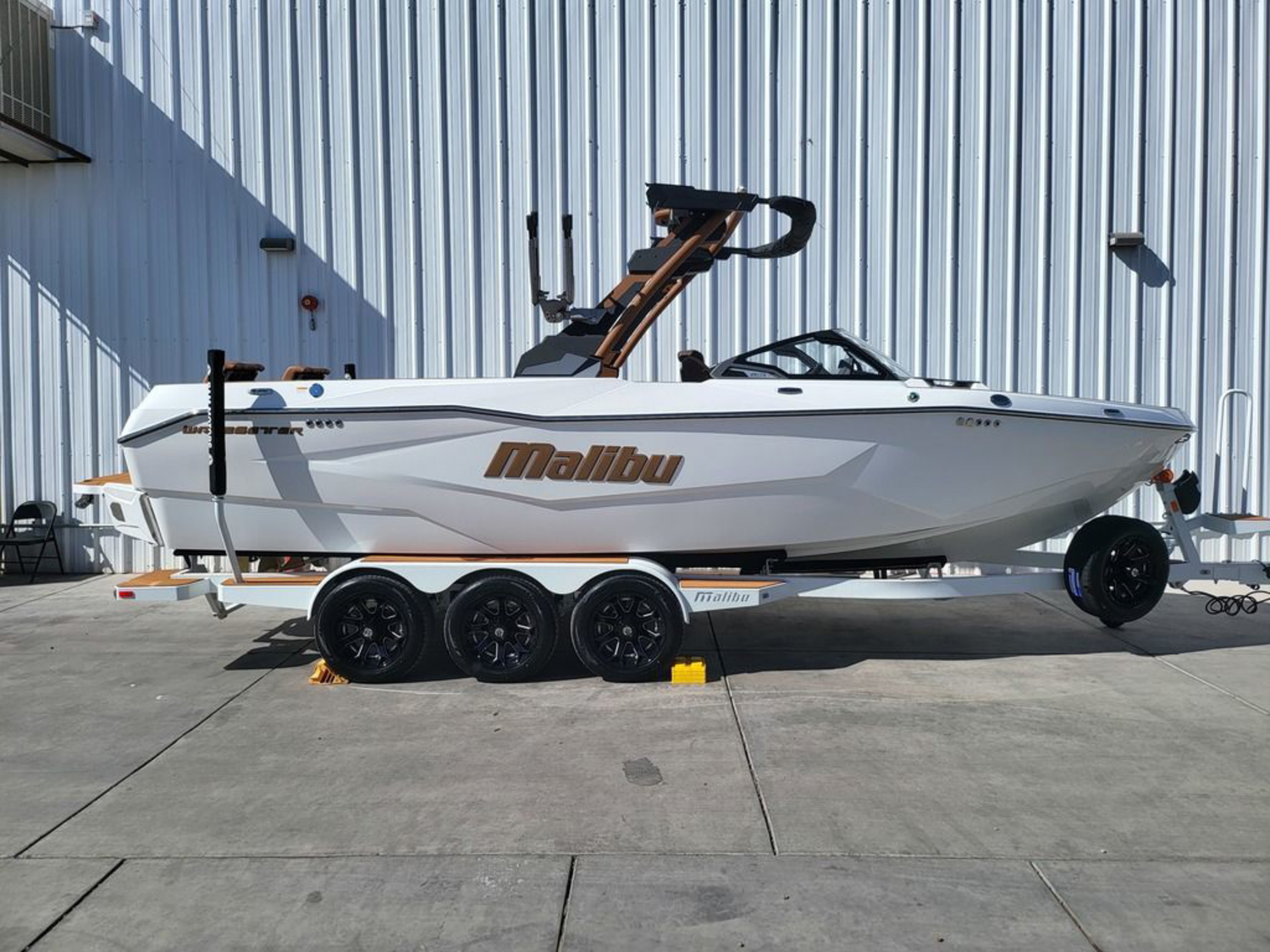 2026 Malibu Boats 25 LSV *LT4*