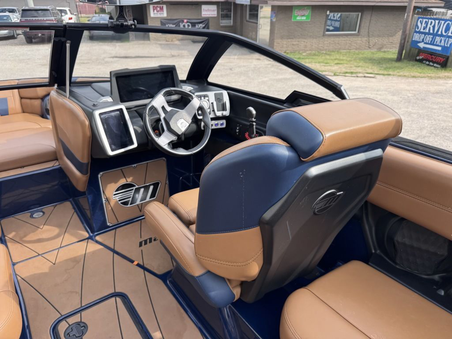 2022 Malibu Boats 23 LSV