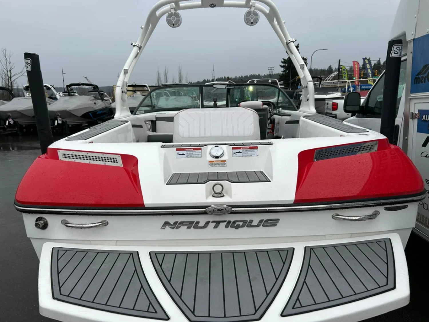 2017 Nautique 200