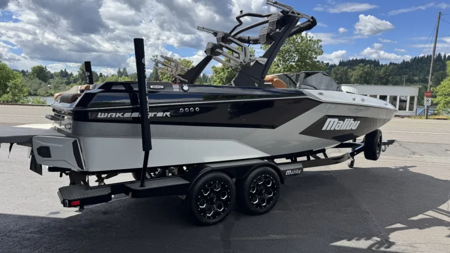 2024-malibu-wakesetter-23-lsv-124150-image2_225357.webp
