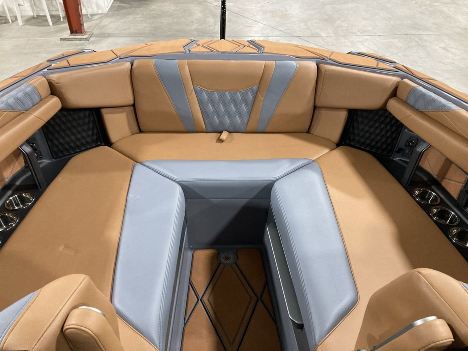 2026 Malibu Boats M242