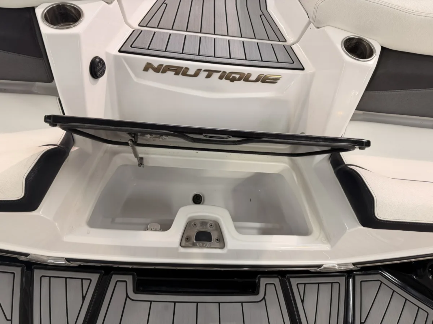 2022 Nautique G23
