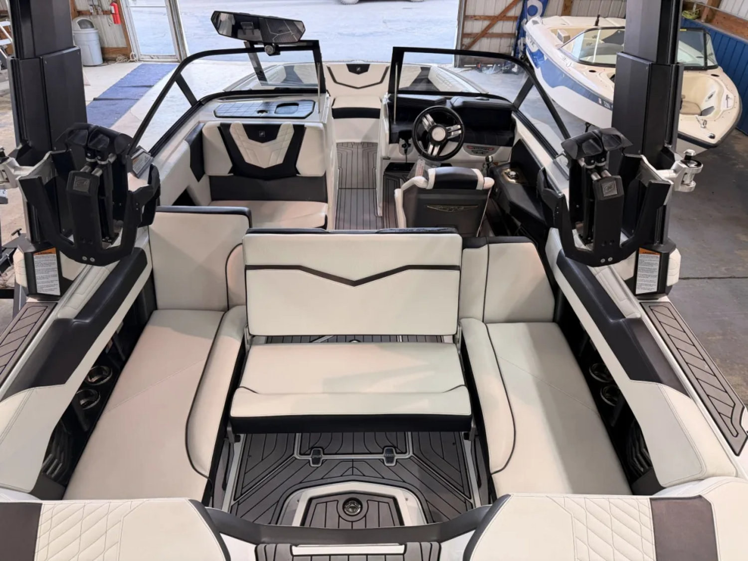 2022 Nautique G23