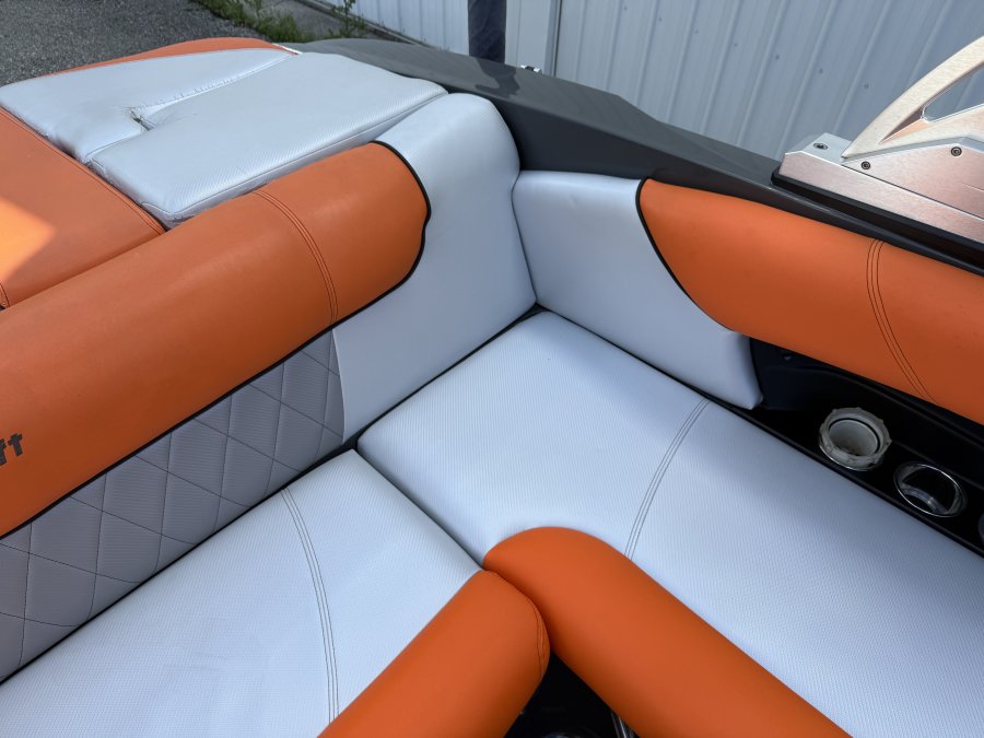 2014-mastercraft-x2-124330-image16