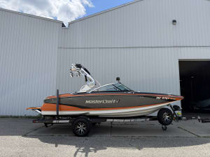 2014-mastercraft-x2-124330-image1