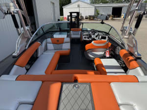 2014-mastercraft-x2-124330-image7