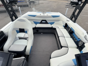 2016 Malibu Boats Wakesetter for sale in Memphis, Tennessee