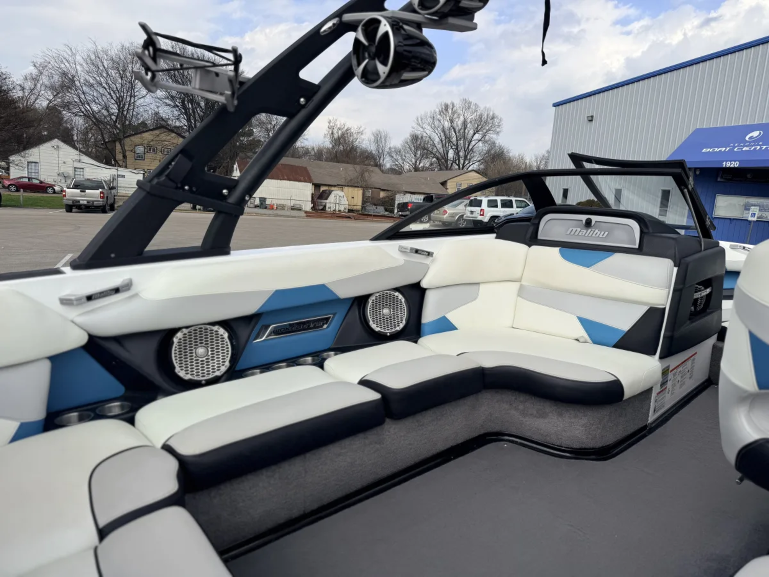 2016 Malibu Boats Wakesetter for sale in Memphis, Tennessee
