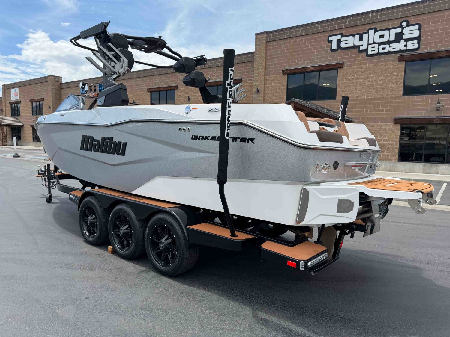 2026 Malibu Boats 25 LSV