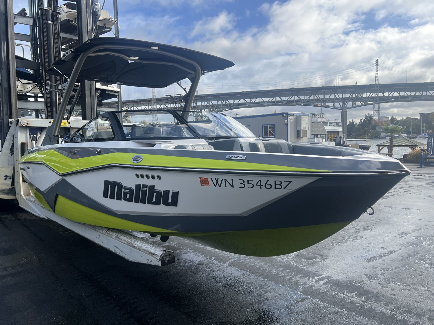 2024 Malibu 22 LSV