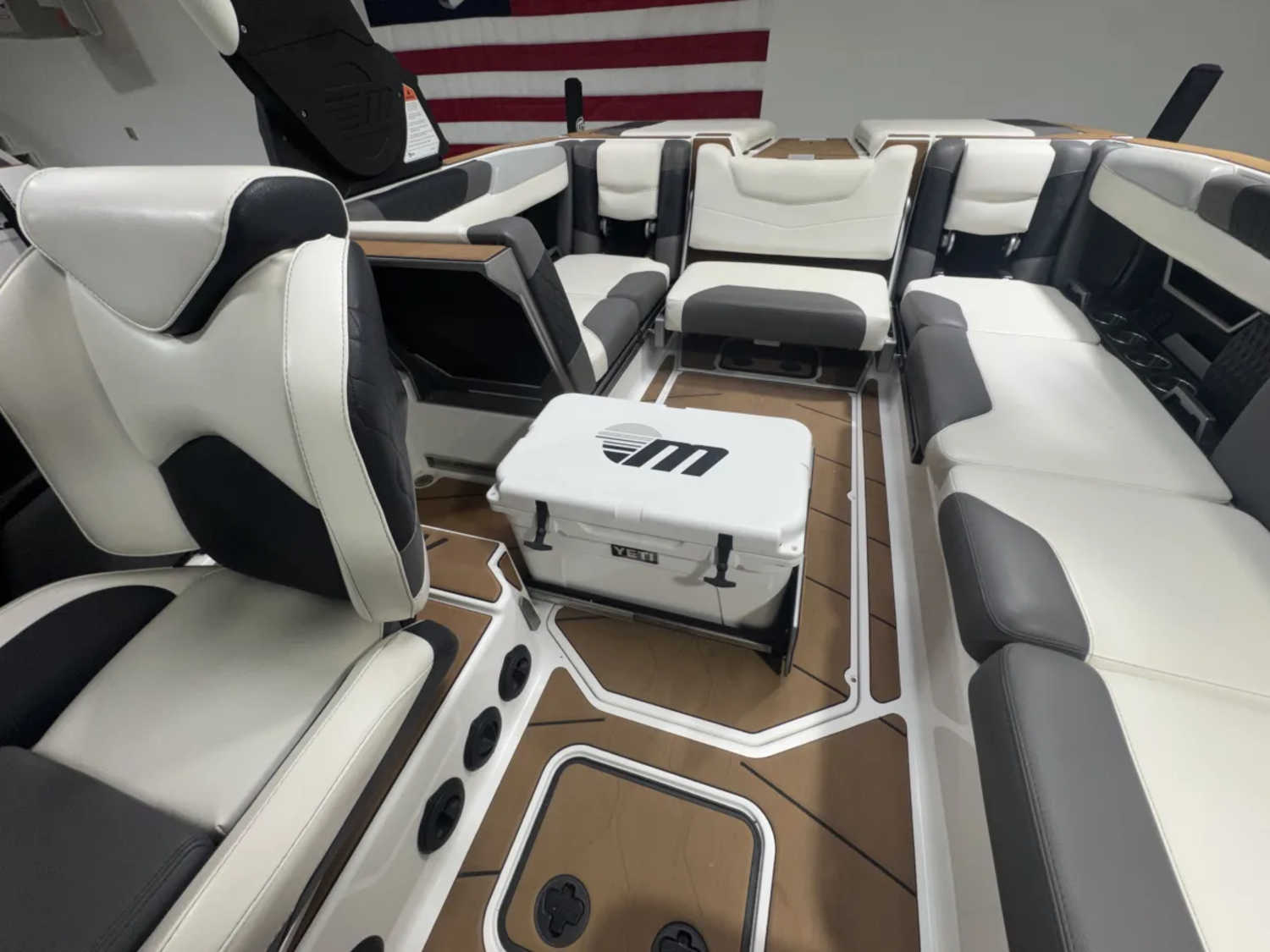 2020 Malibu M240 140 hours