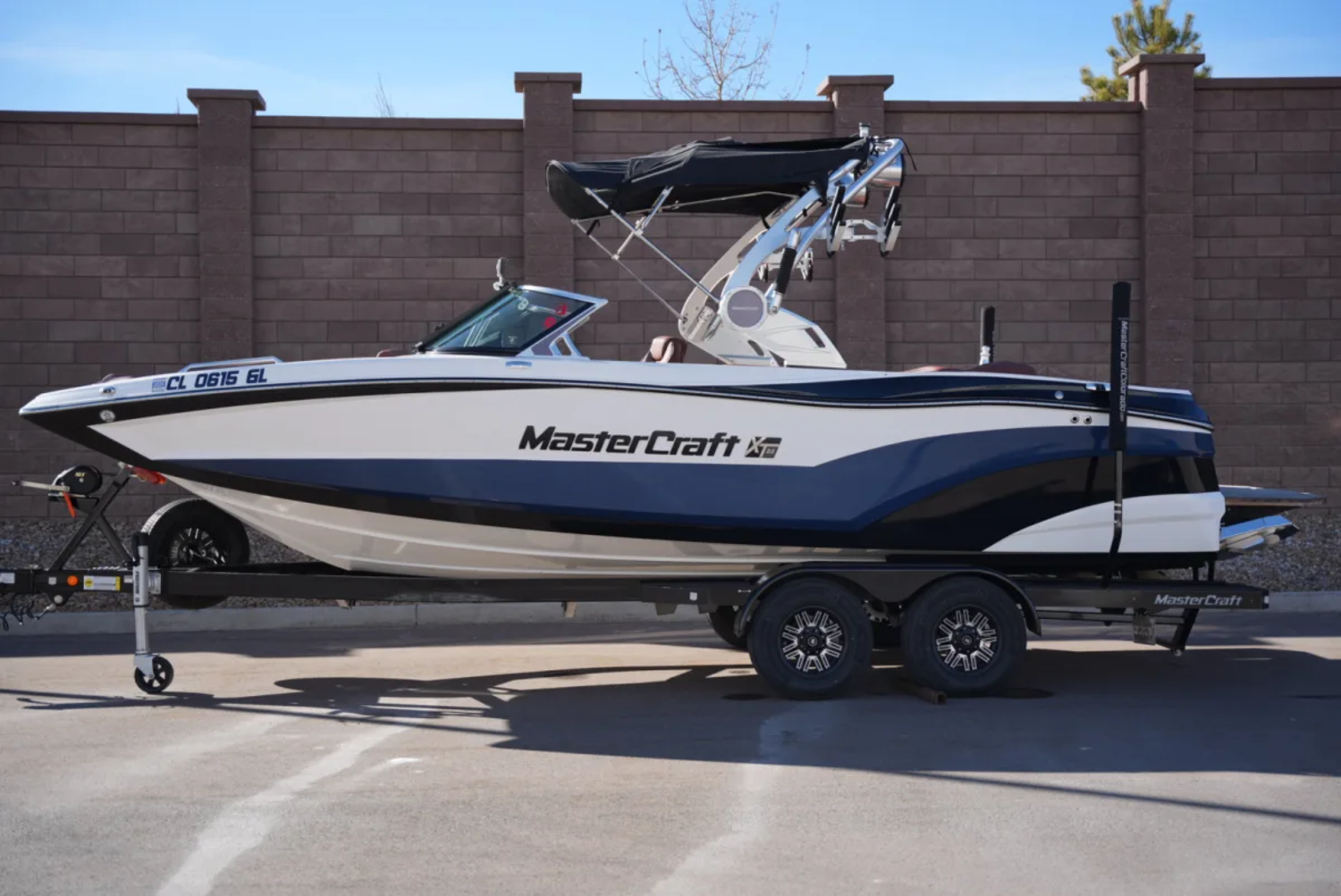 2019 MasterCraft XT22 - Newly listed - LOW HOURS!