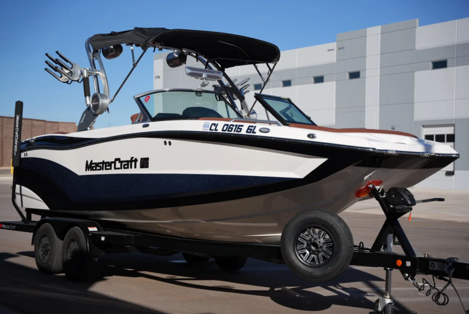 2019 MasterCraft XT22 - Newly listed - LOW HOURS!