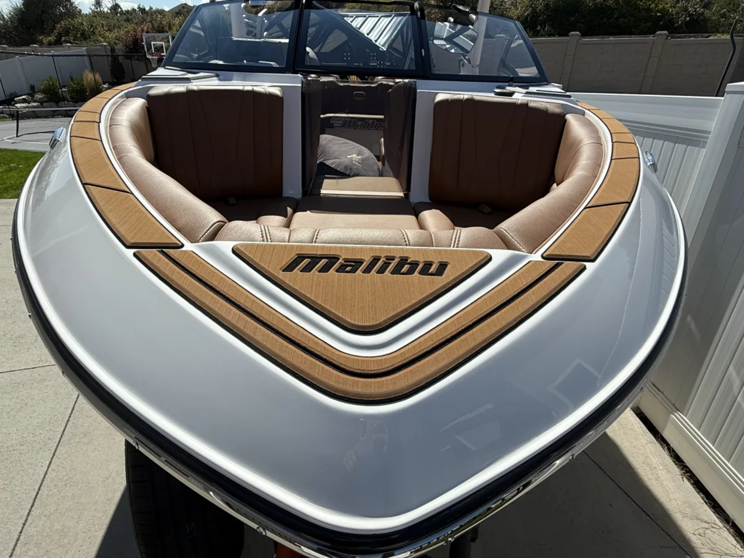 2024 Malibu 22' LSV wakesurf Boat Like New White