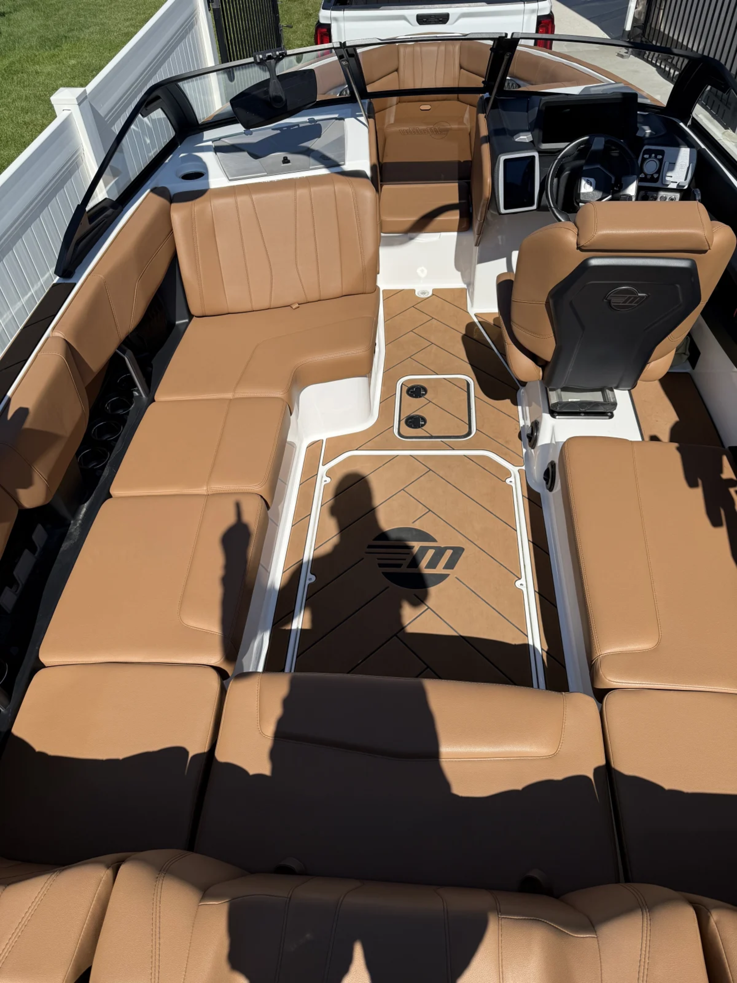 2024 Malibu 22' LSV wakesurf Boat Like New White