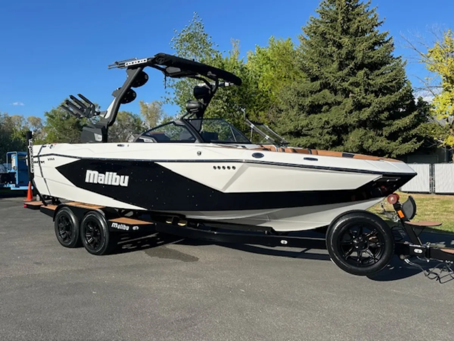 2024 Malibu Wake2024 Malibu WakeSetter 23 LSV – Original Owner – LT4 Supercharged Engine