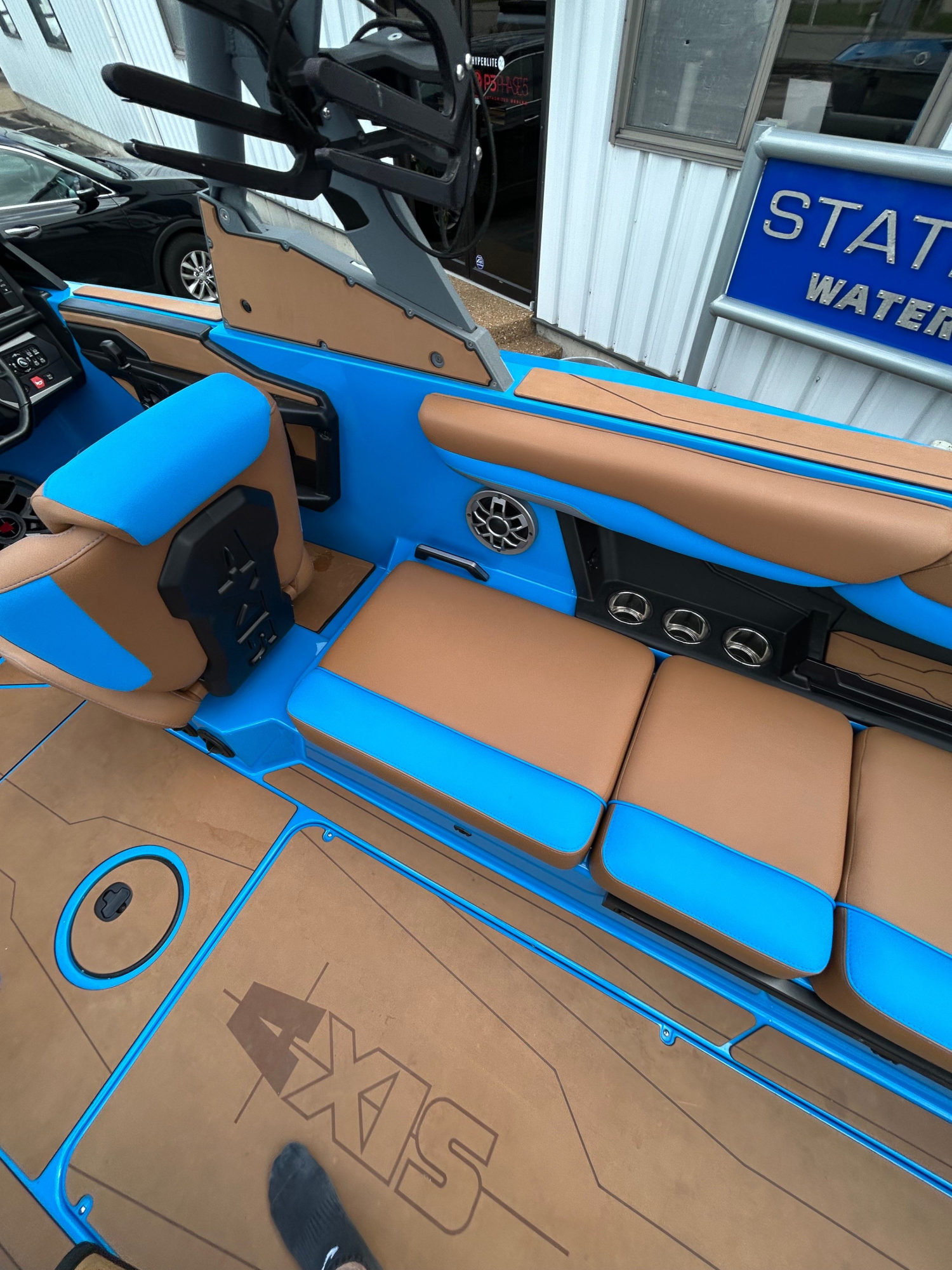 2023 Axis T250