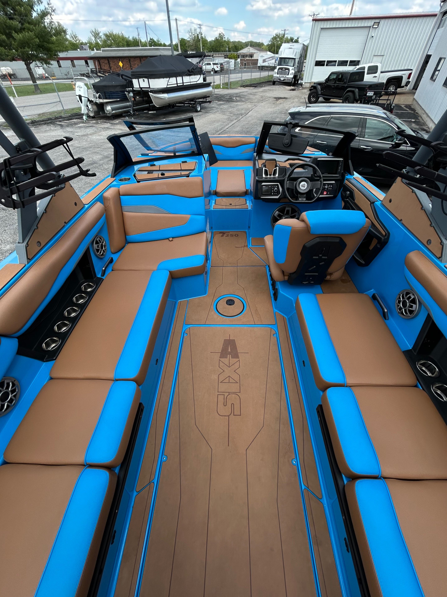 2023 Axis T250