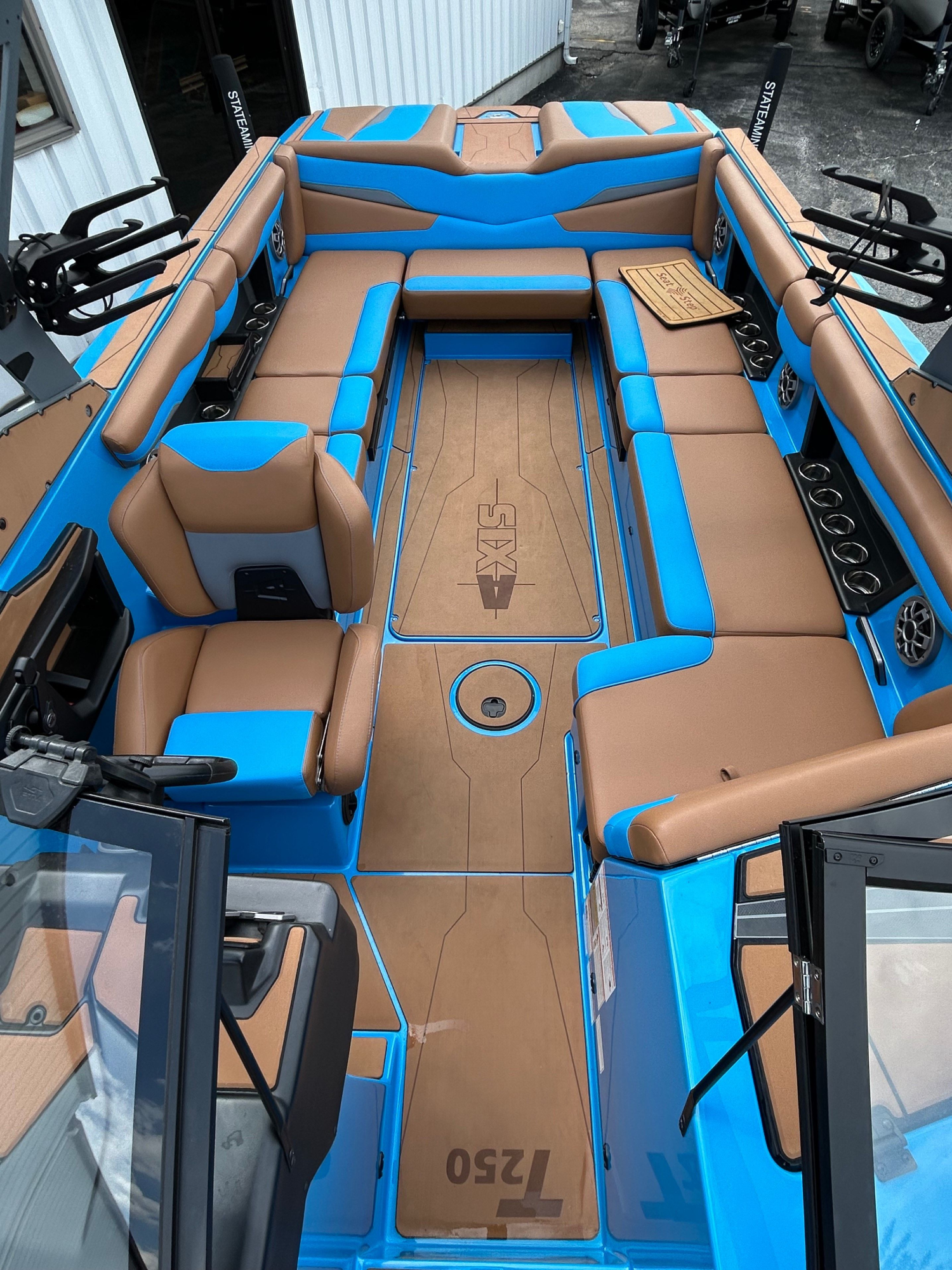 2023 Axis T250