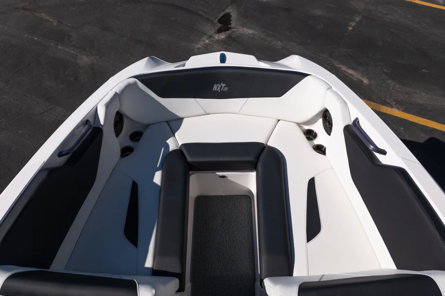 2023 NXT22  FULLY LOADED WITH THE ILMOR 6.0L 380HP 88HRS 