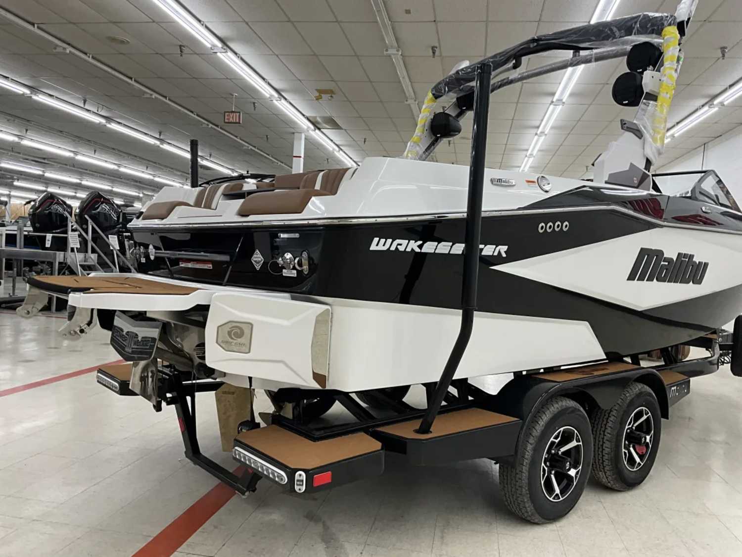 2026 MALIBU 22 LSV Wakesetter Diamond hull