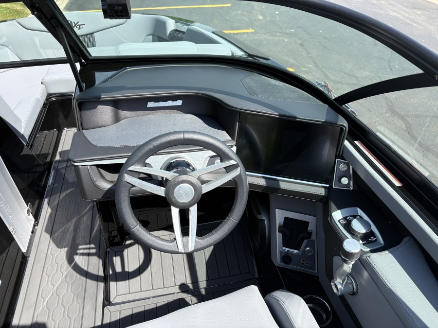 2026-mastercraft-xt22-125500-image10