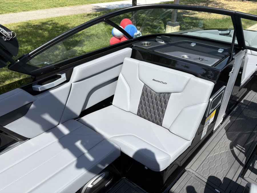 2026-mastercraft-xt22-125500-image11