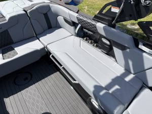 2026-mastercraft-xt22-125500-image12