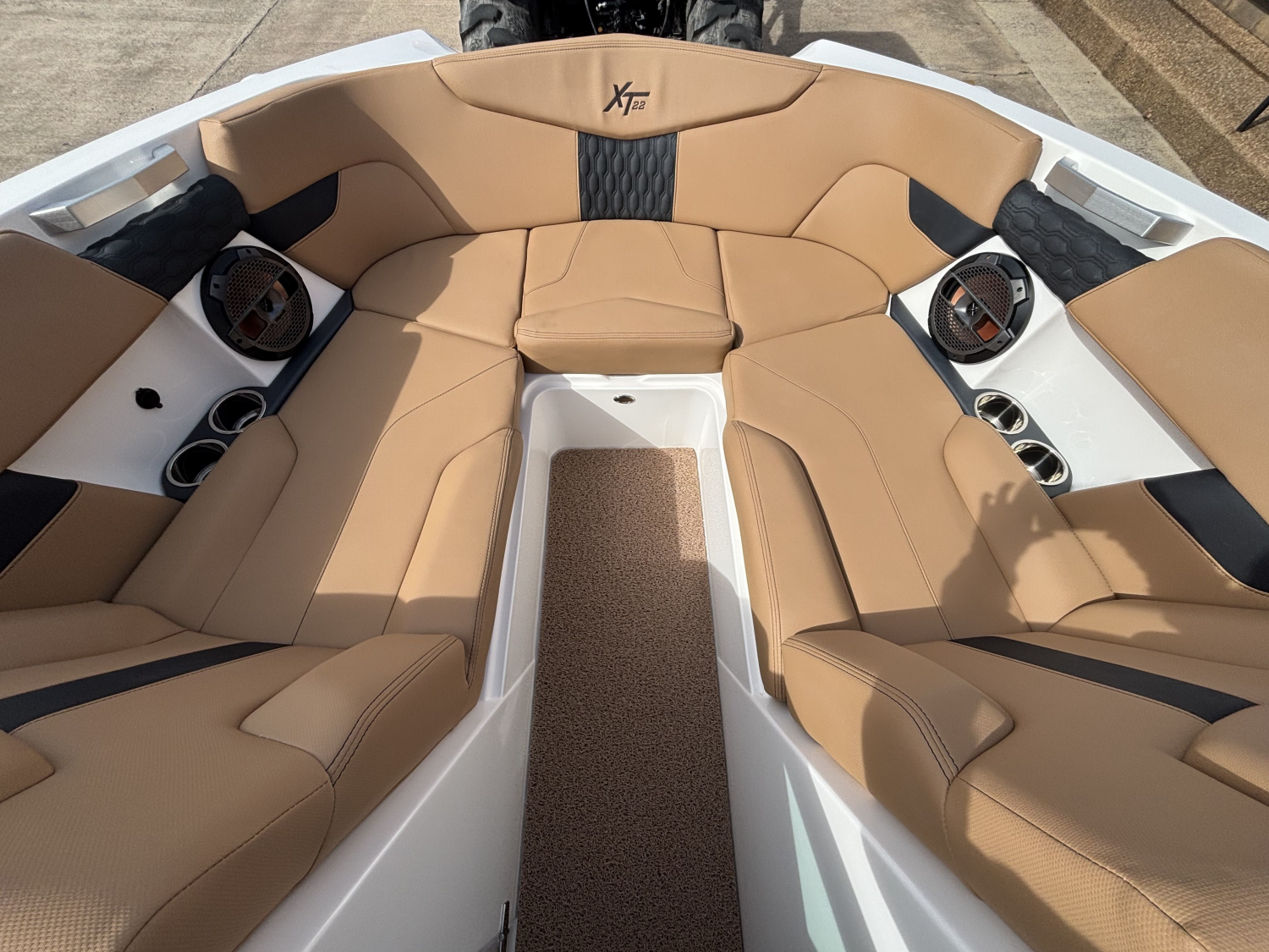 2022 MasterCraft XT22